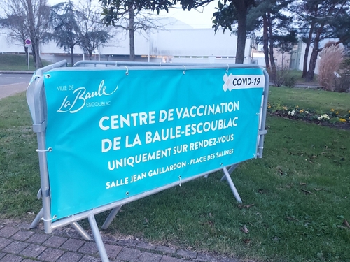 Centres de vaccination : le bras de fer entre Paris et les villes 